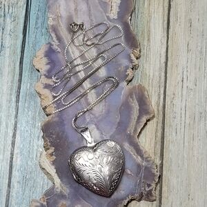 Heart Locket Pendant Necklace.